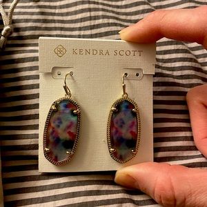 Kendra Scott Elle Earrings in Teal Tie-Dye Illusion